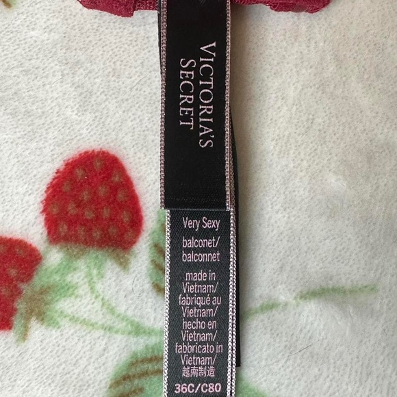 Victoria's Secret Red Faux Leather Balconet Bra Size 36C/34D - Picture 7 of 7